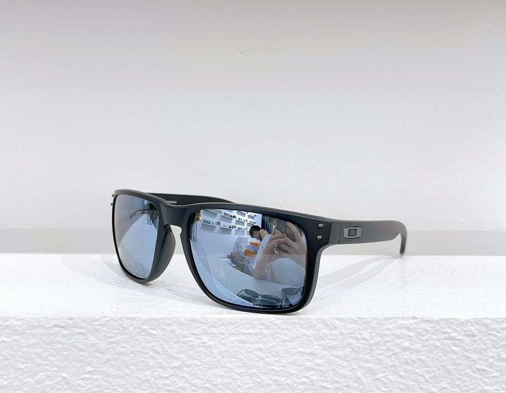 Oakley OO9417 Holbrook XL Sunglasses - 4