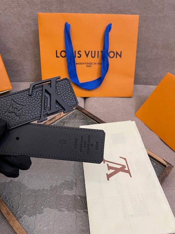 Louis Vuitton LV Initiales Blason 40mm Belt Black - 5