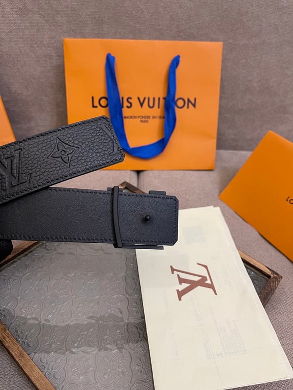Louis Vuitton LV Initiales Blason 40mm Belt Black - 6