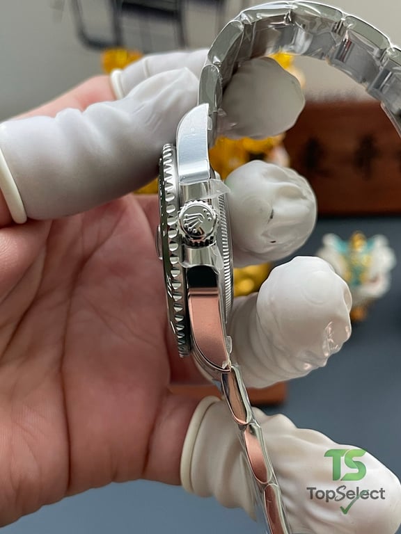 Rolex Submariner Date Green Bezel - 9