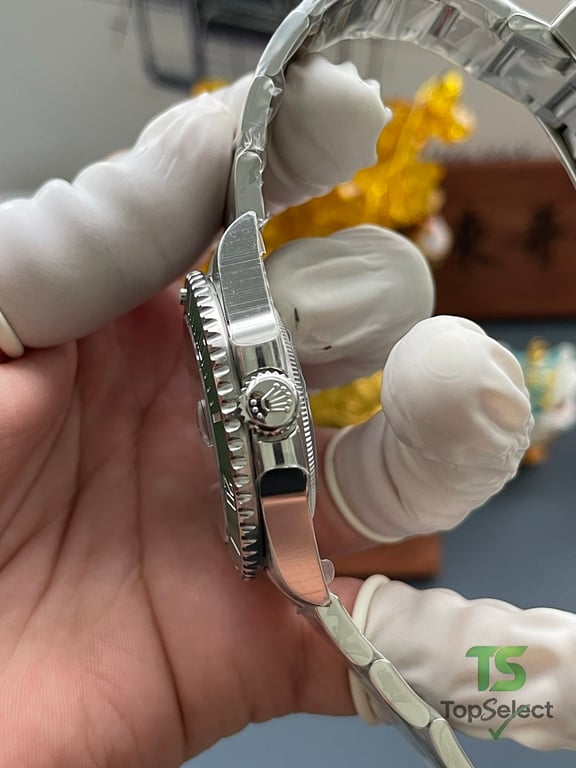 Rolex Submariner Date Green Bezel - 3