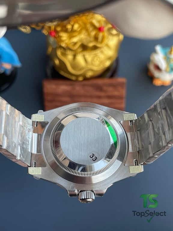 Rolex Submariner Date 41mm Green Bezel - 2