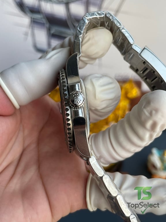Rolex Submariner Date 41mm Green Bezel - 7