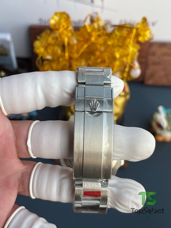 Rolex Submariner Date 41mm Green Bezel - 10