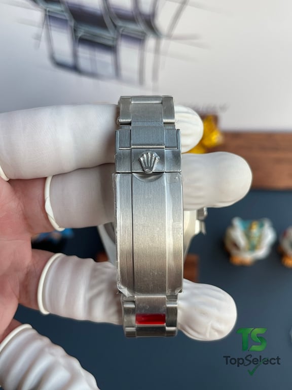 Rolex Submariner Date Green Dial Hulk - 3