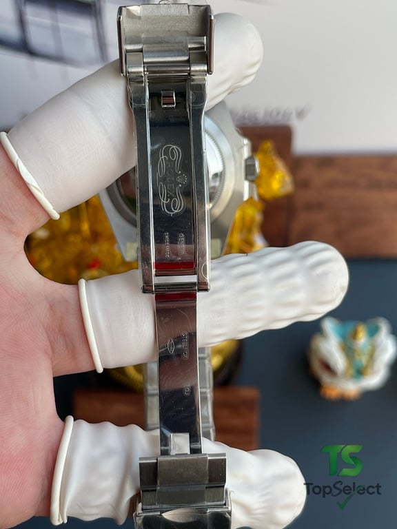 Rolex Submariner Date Green Dial Hulk - 5