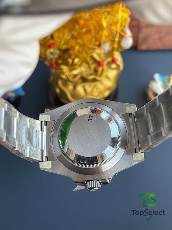 Rolex Submariner Date Green Dial Hulk - 8
