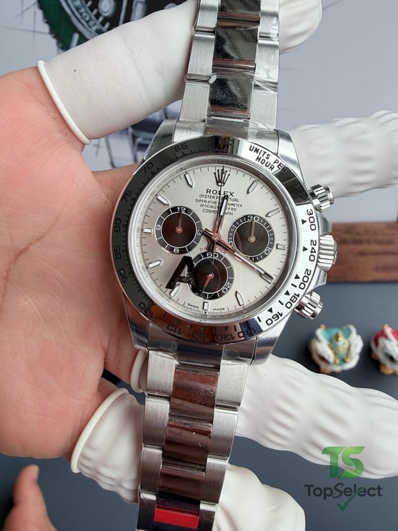Rolex Cosmograph Daytona Silver Dial - 17