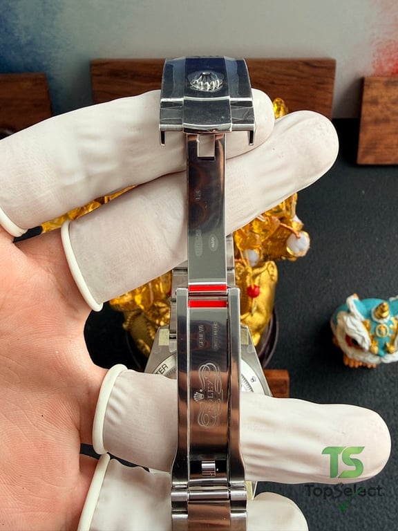 Rolex Milgauss Z-Blue Dial Green Crystal - 8