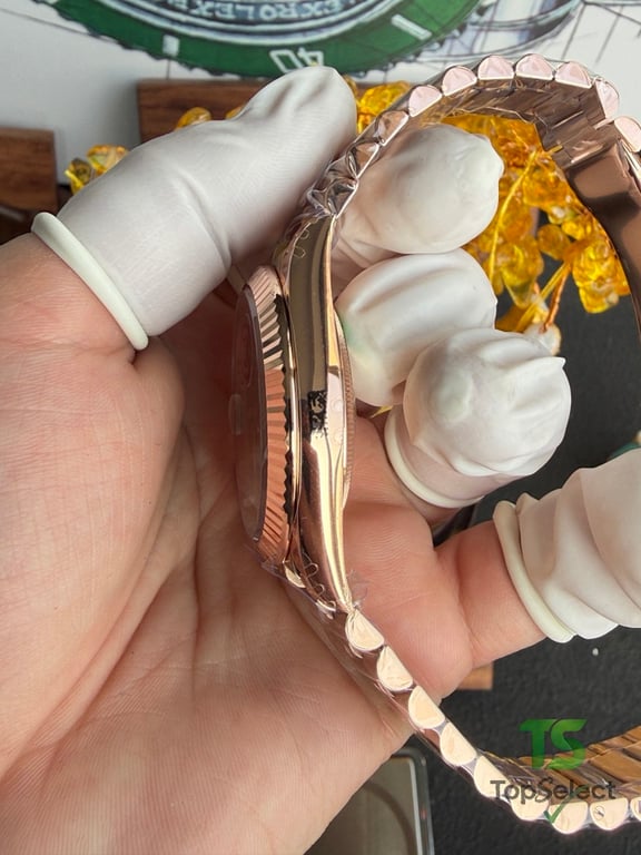 Rolex Day-Date Rose Gold Olive Green Dial - 17