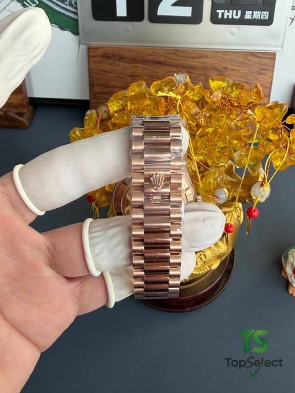 Rolex Day-Date Rose Gold Olive Green - 11