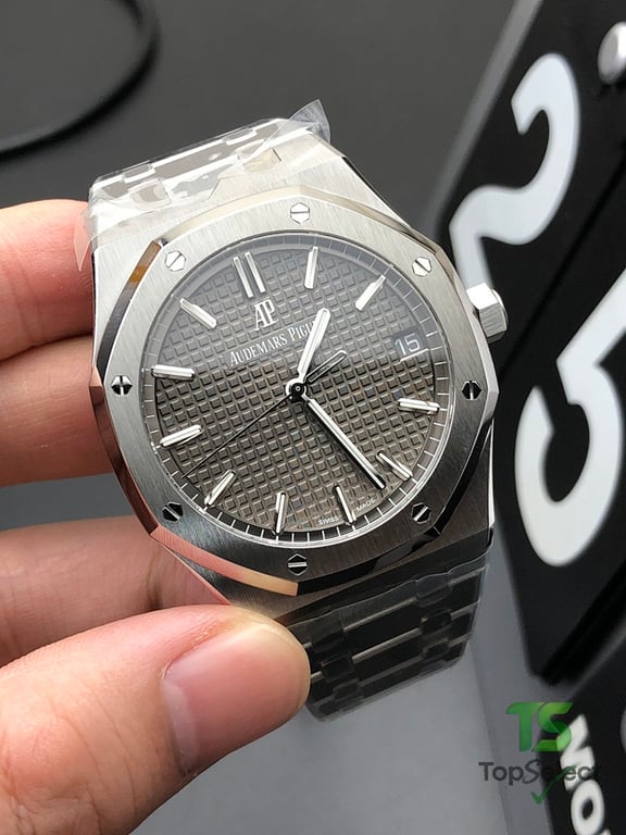 Audemars Piguet Royal Oak 15500 Grey Dial - 5