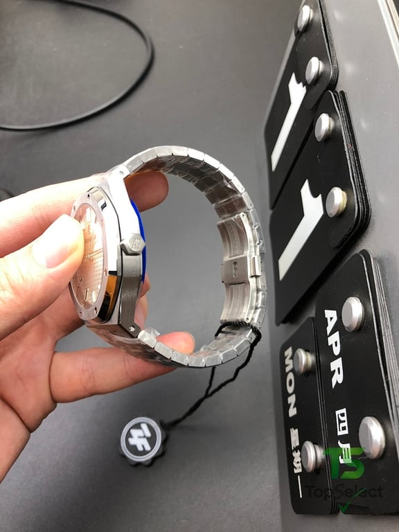 Audemars Piguet Royal Oak 15500 White Dial - 5