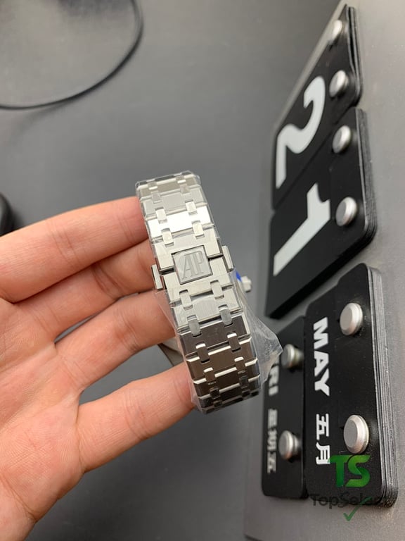 Audemars Piguet Royal Oak 15500 Silver Dial - 3