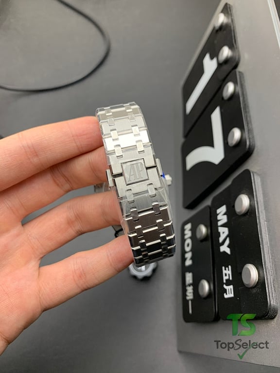 Audemars Piguet Royal Oak 15500 Silver Dial - 4