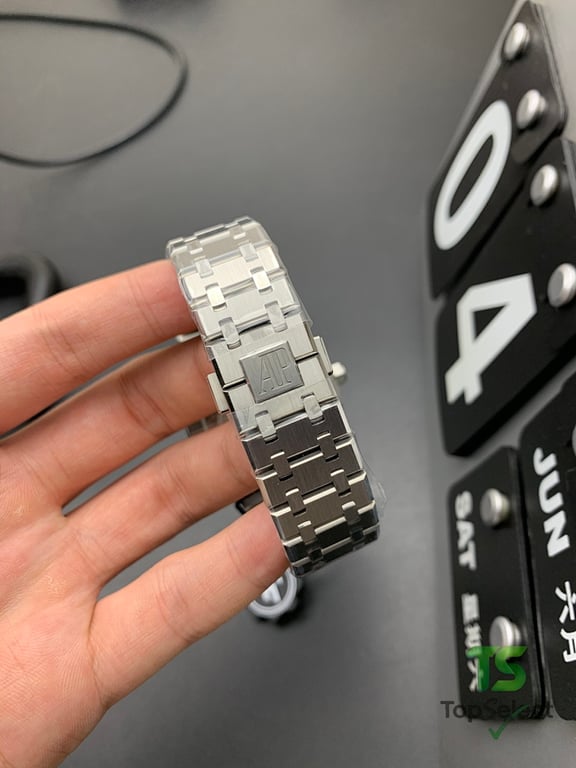 Audemars Piguet Royal Oak 15500 Grey Dial - 2
