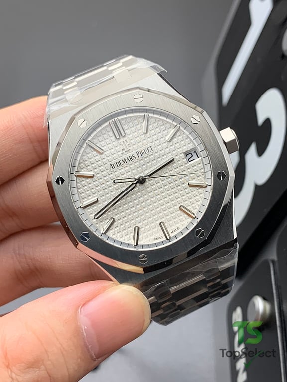 Audemars Piguet Royal Oak 15500 Silver Dial - 4