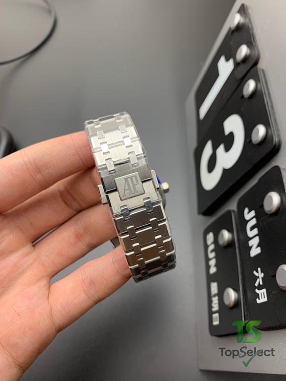 Audemars Piguet Royal Oak 15500 Silver Dial - 5