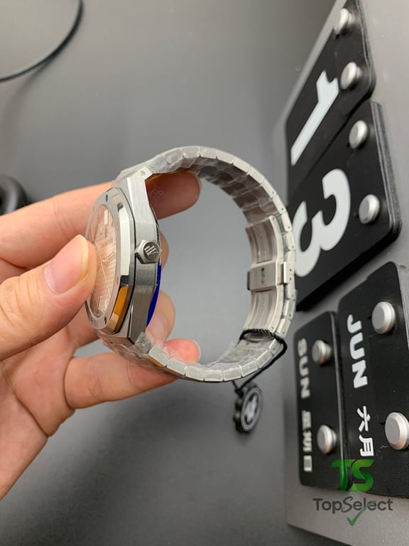 Audemars Piguet Royal Oak 15500 Silver Dial - 6