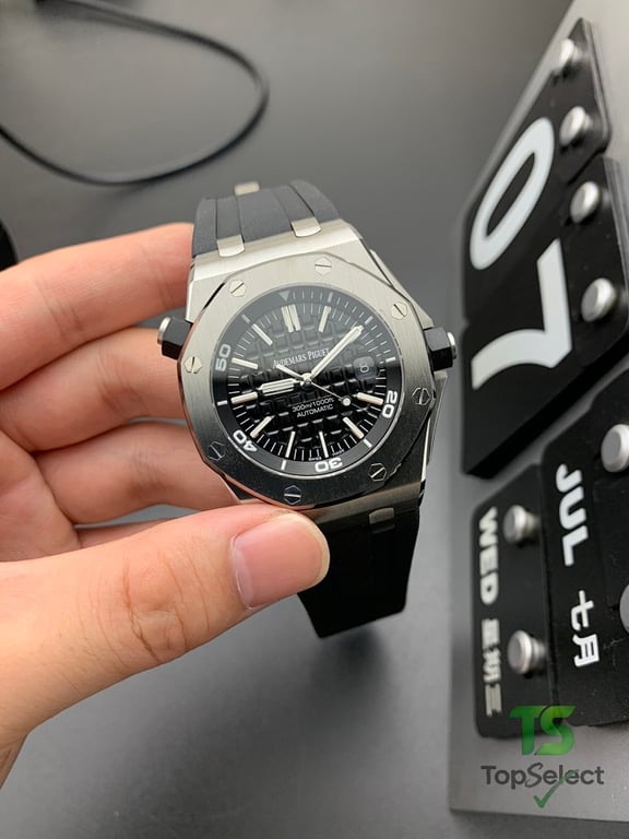Audemars Piguet Royal Oak Offshore Diver 15703 - 3