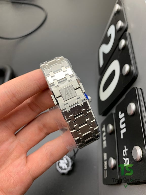 Audemars Piguet Royal Oak 15500 Grey Dial - 3