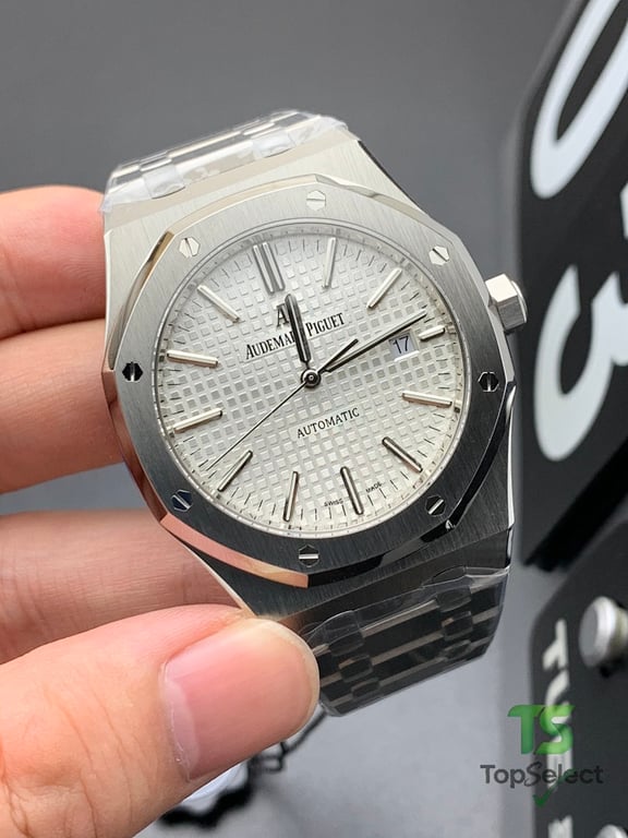 Audemars Piguet Royal Oak 15400 White Dial - 2