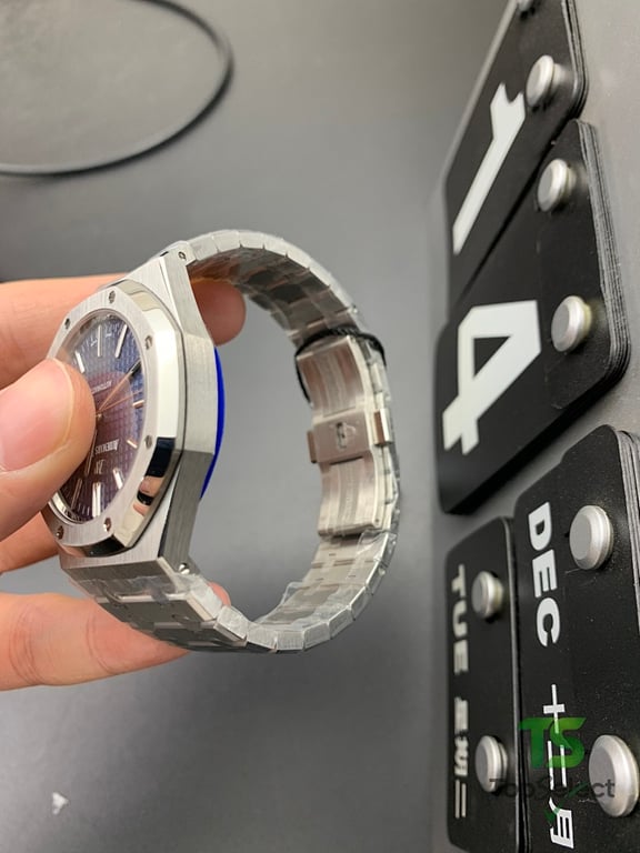 Audemars Piguet Royal Oak 15500 Blue Dial - 2