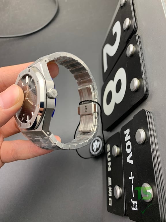 Audemars Piguet Royal Oak 15500 Black Dial - 4