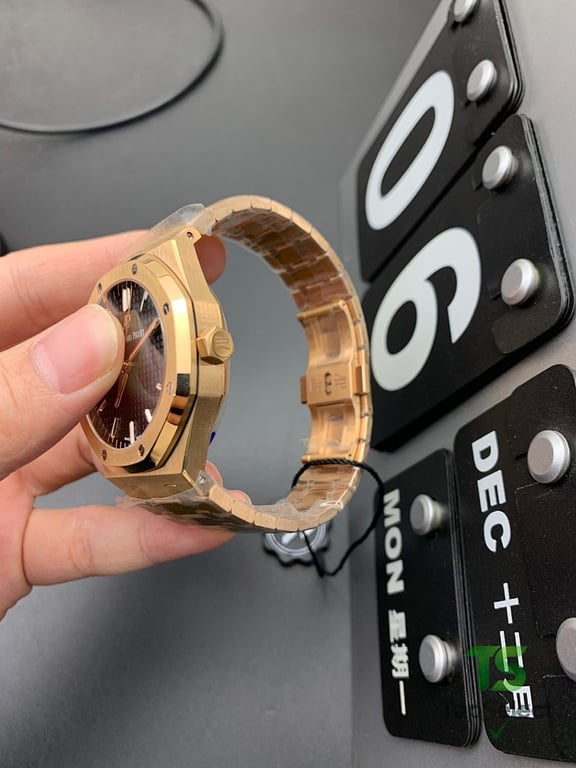 Audemars Piguet Royal Oak 15500 Rose Gold Black Dial - 6