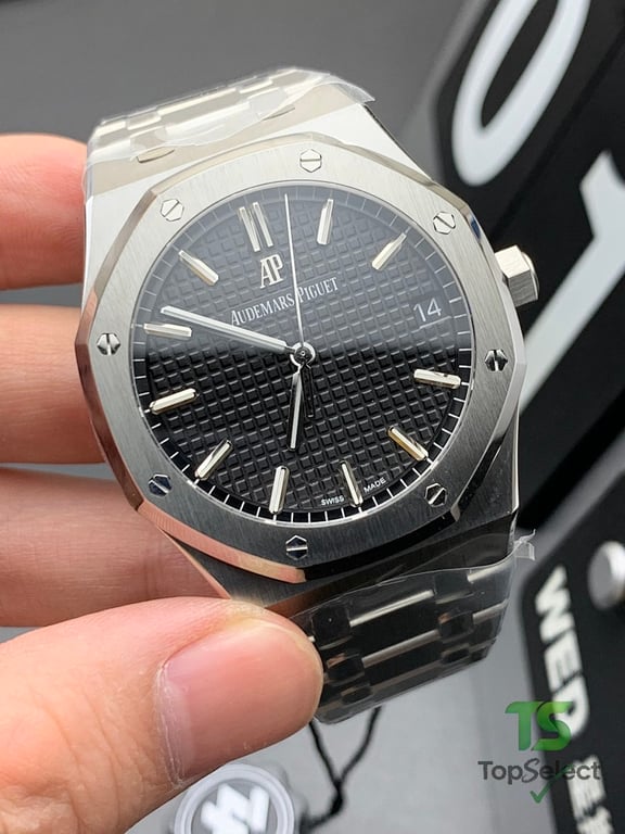 Audemars Piguet Royal Oak 15500 Black Dial - 4