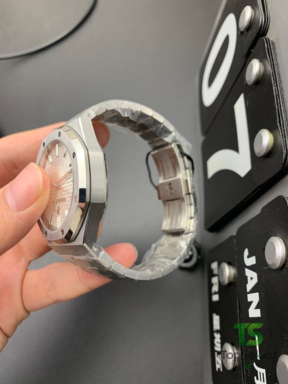 Audemars Piguet Royal Oak 15500 Silver Dial - 2