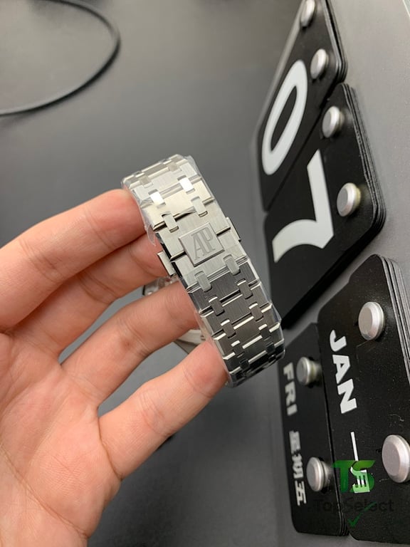 Audemars Piguet Royal Oak 15500 Silver Dial - 6