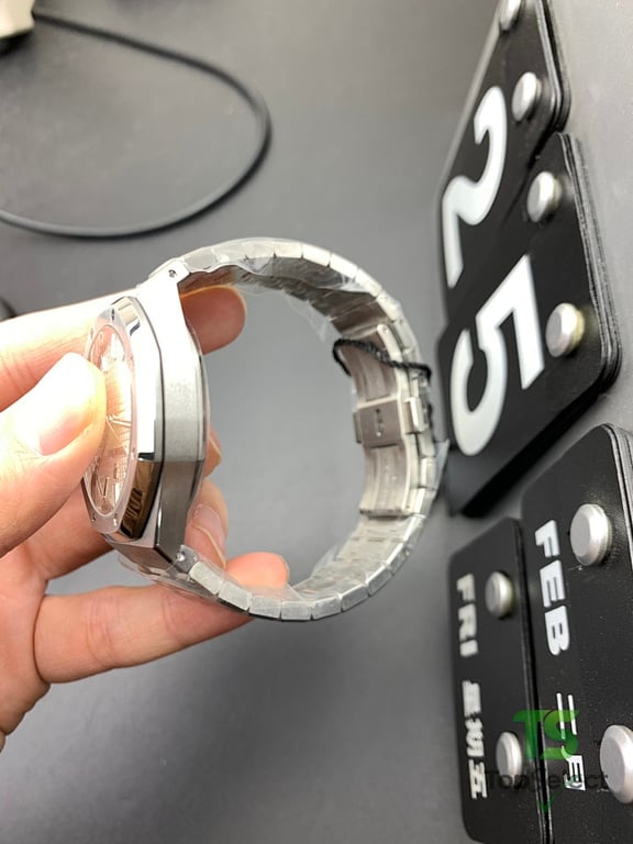 Audemars Piguet Royal Oak 15500 Silver Dial - 2
