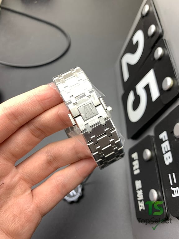 Audemars Piguet Royal Oak 15500 Silver Dial - 3