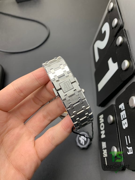 Audemars Piguet Royal Oak 15500 Black Dial - 5