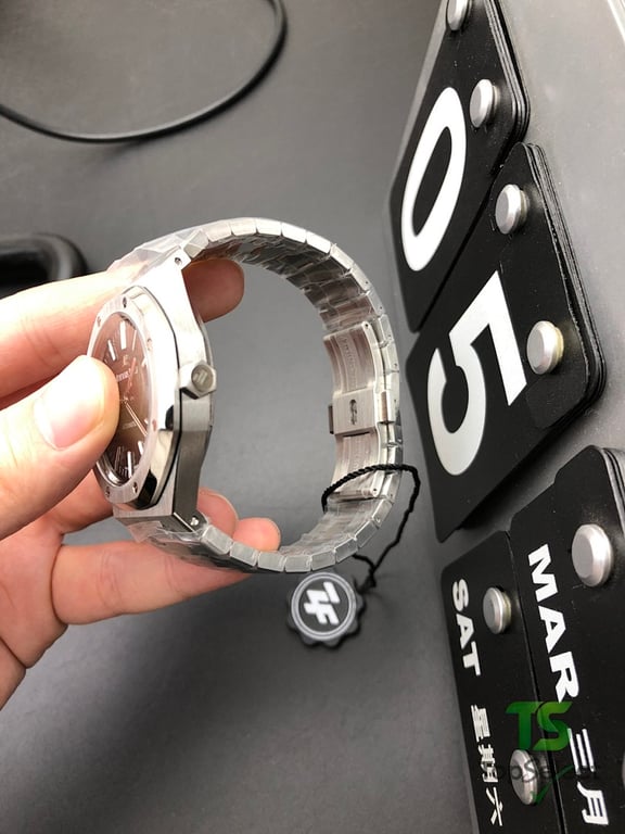 Audemars Piguet Royal Oak 15400 Black Dial - 6
