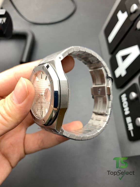 Audemars Piguet Royal Oak 15500 Silver Dial - 2