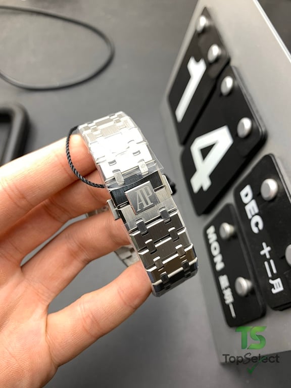 Audemars Piguet Royal Oak 15500 Silver Dial - 5
