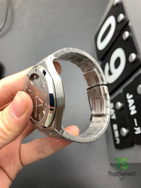 Audemars Piguet Royal Oak 15500 Grey Dial - 4