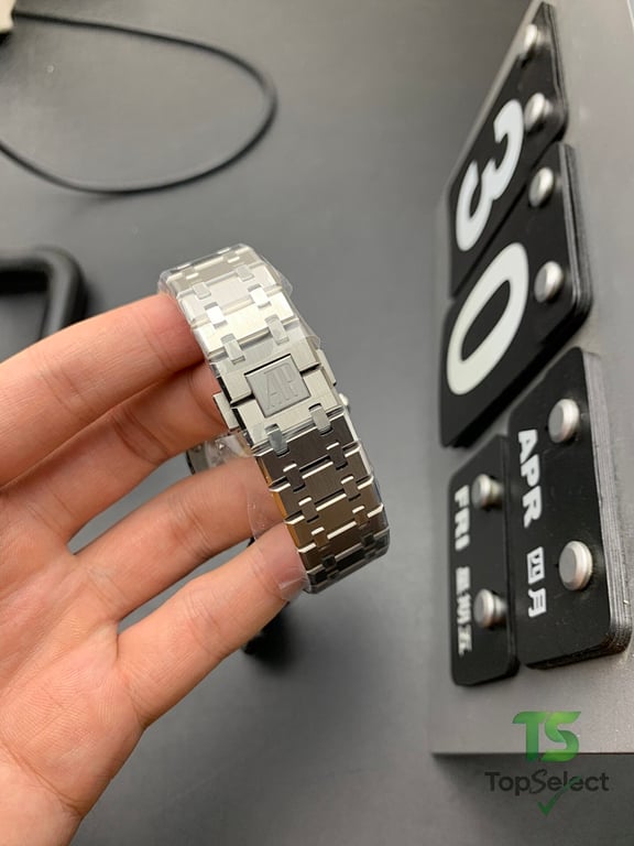 Audemars Piguet Royal Oak 15500 Silver Dial - 2