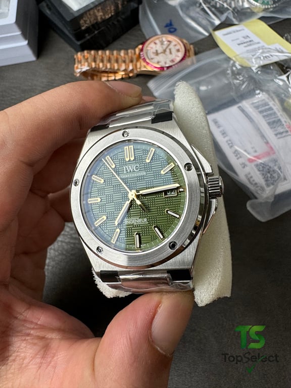 IWC Ingenieur Automatic 40 Green Dial - 15