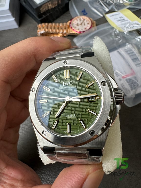 IWC Ingenieur Automatic 40 Green Dial - 23