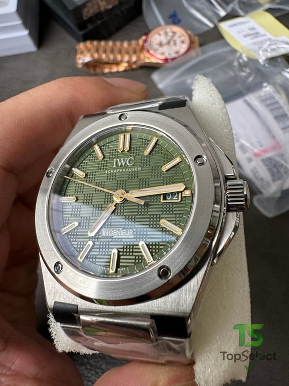 IWC Ingenieur Automatic 40 Green Dial - 8