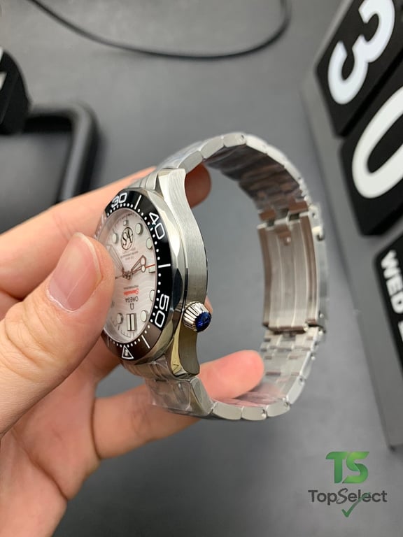 Omega Seamaster Diver 300M White Dial - 2