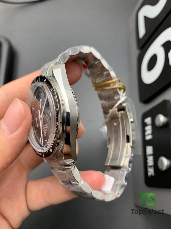 Omega Speedmaster Professional Chronograph - 2