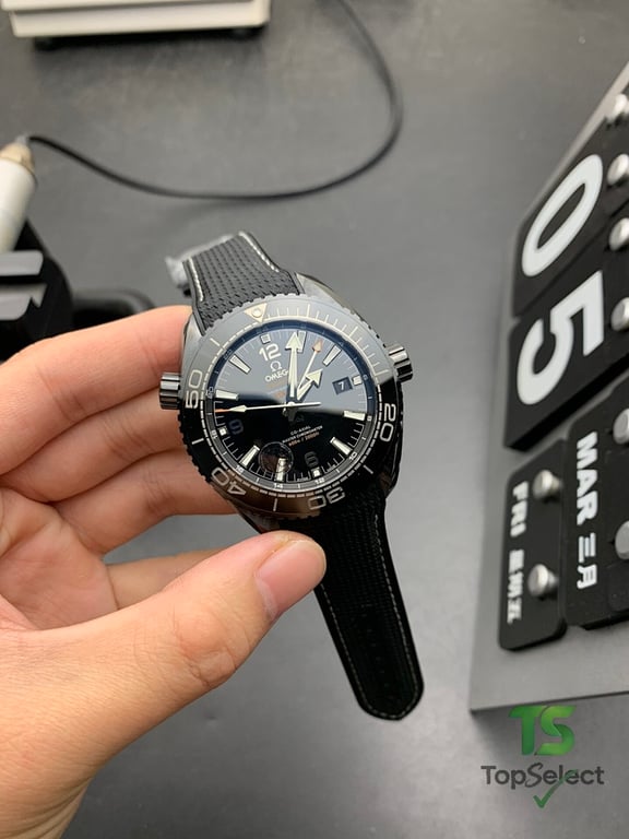 Omega Seamaster Planet Ocean Deep Black GMT - 2