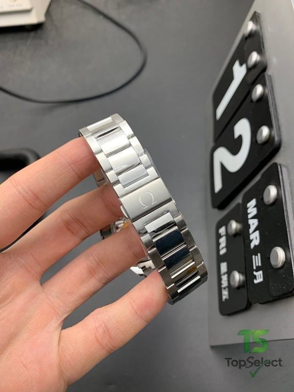 Omega Seamaster Aqua Terra 15,000 Gauss - 5