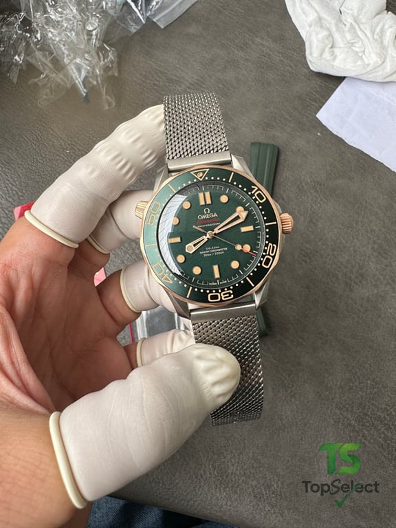 Omega Seamaster Diver 300M Bronze Gold Green Dial - 11