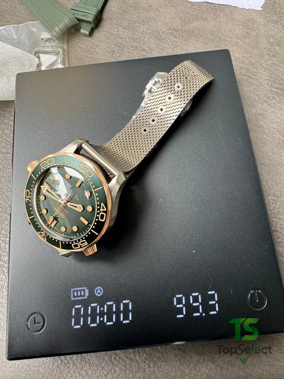 Omega Seamaster Diver 300M Bronze Gold Green Dial - 3