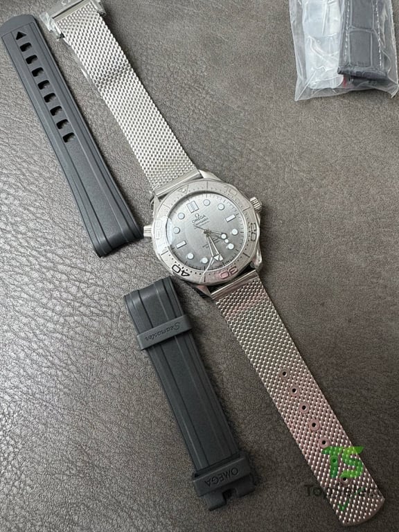 Omega Seamaster 300m Silver Dial - 3